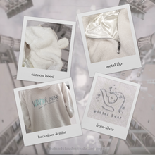 Cargar imagen en el visor de la galería, "Winter Bear" hoodie