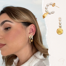 Cargar imagen en el visor de la galería, "Butter" asymmetrical earrings