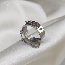 Cargar imagen en el visor de la galería, “Dark & Wild” ring